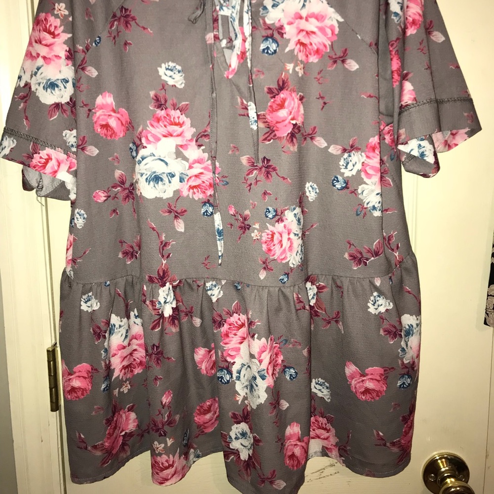 Cute floral laced up top